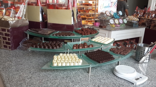 Berbagai jenis cokelat Pralines yang dijual